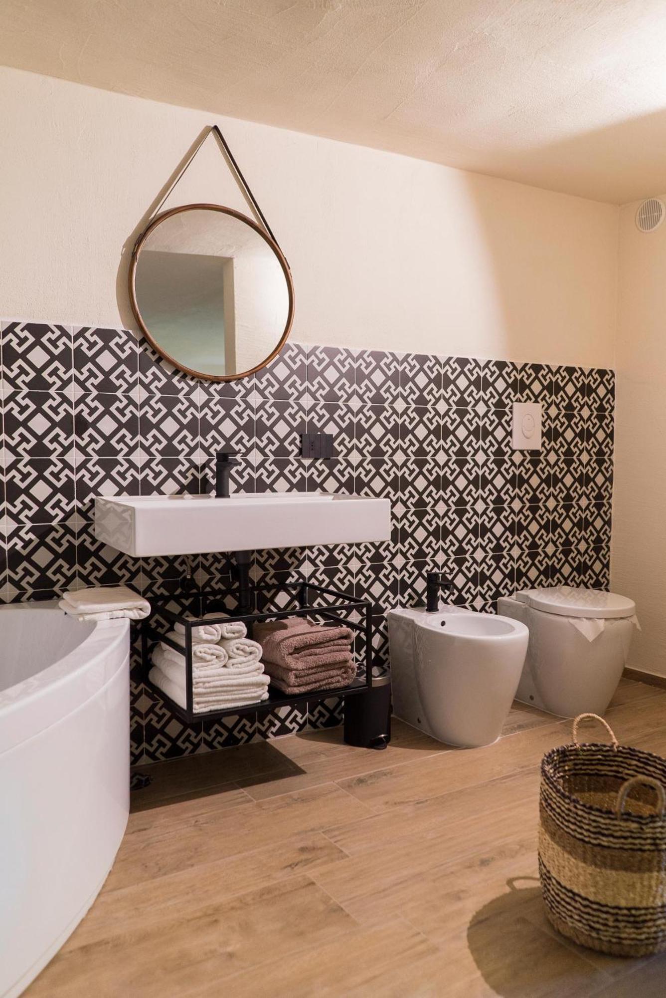 Queen Room Spa Bath