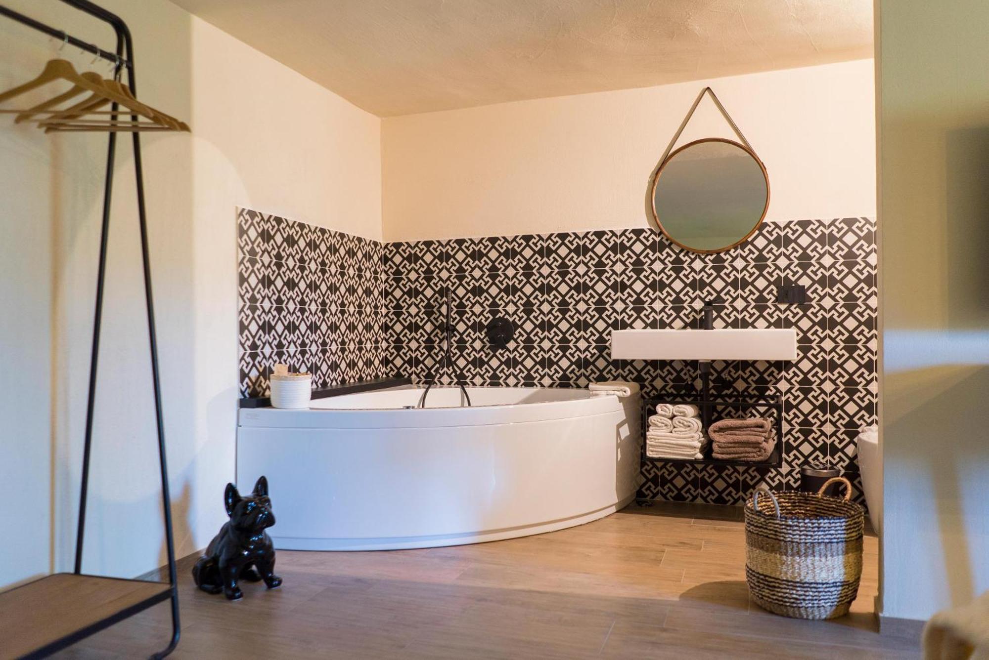 Queen Room Spa Bath